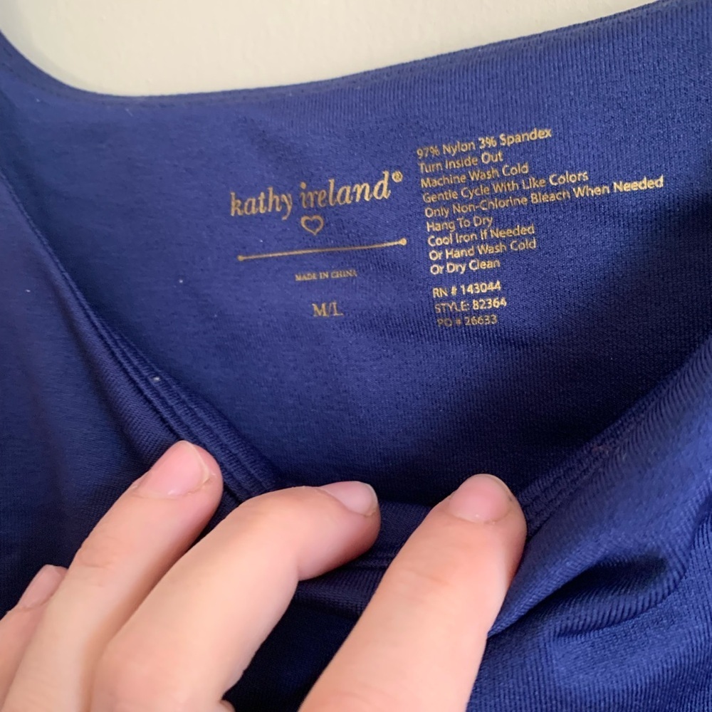 NWT Kathy Ireland Blue Tank Top Women Shirt Size M/L Lightweight Clothing - Picture 3 of 4